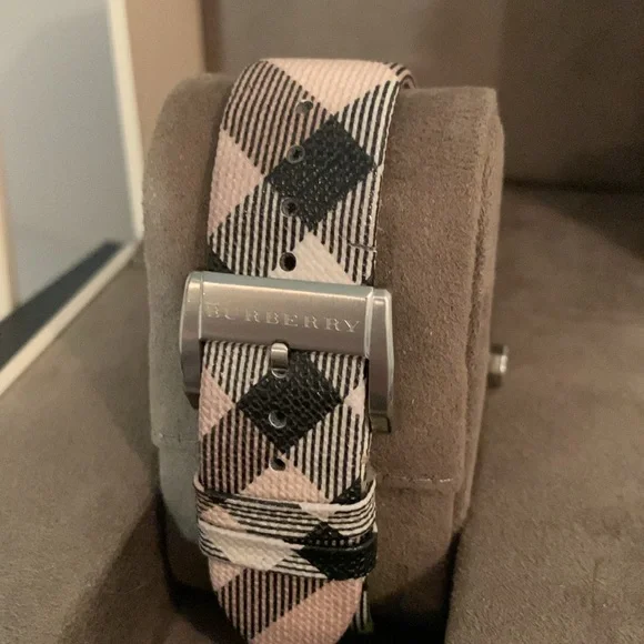 BURBERRY Watch - Picture 10 of 14